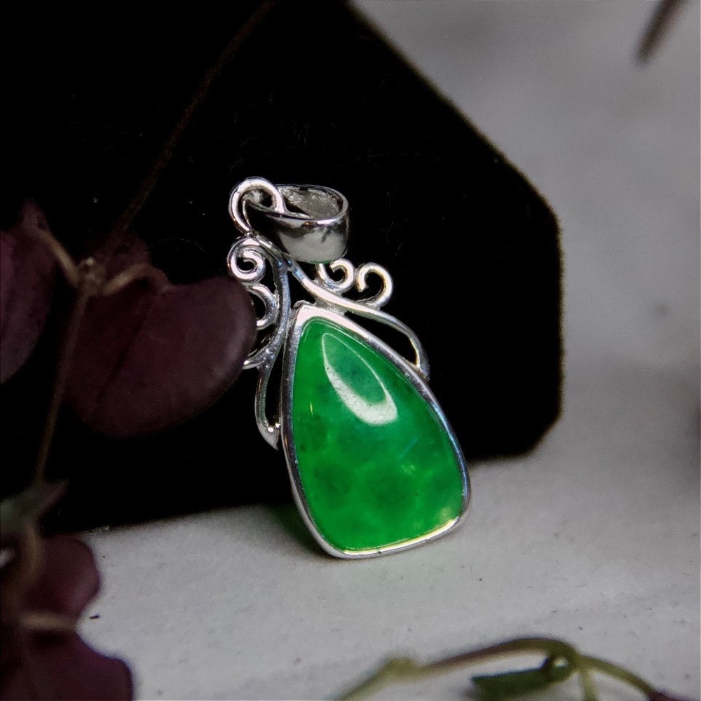 925 Thai Sterling Silver Green Jade Teardrop Scrollwork Pendant Honeycomb Back